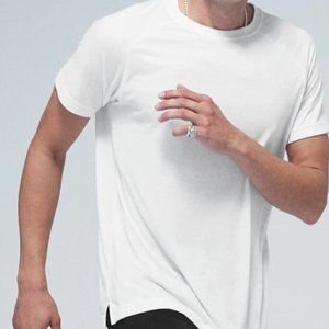THE TRIUMPH CREW NECK TEE - Alo Yoga